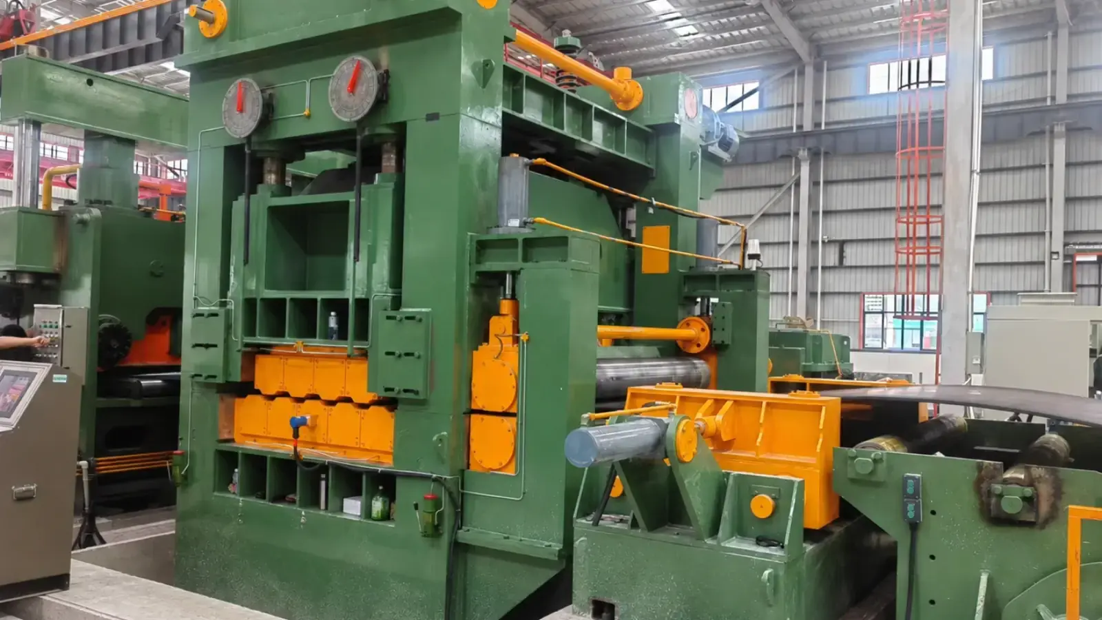 Lini cut to length pelat hot rolled — foto asli XIONGJIN — gambar 2
